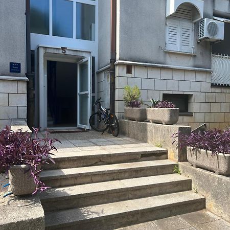 Apartman Njivice Buitenkant foto