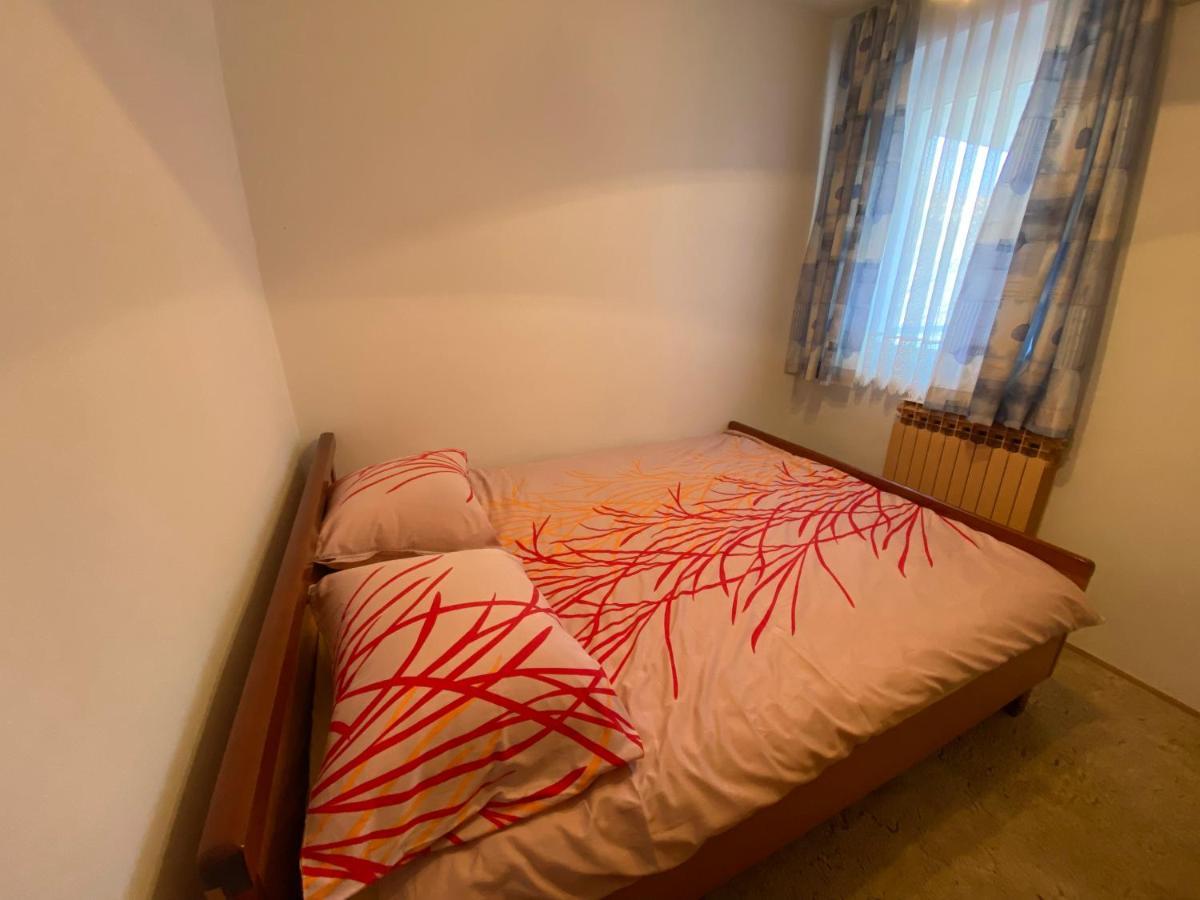 Apartman Njivice Buitenkant foto