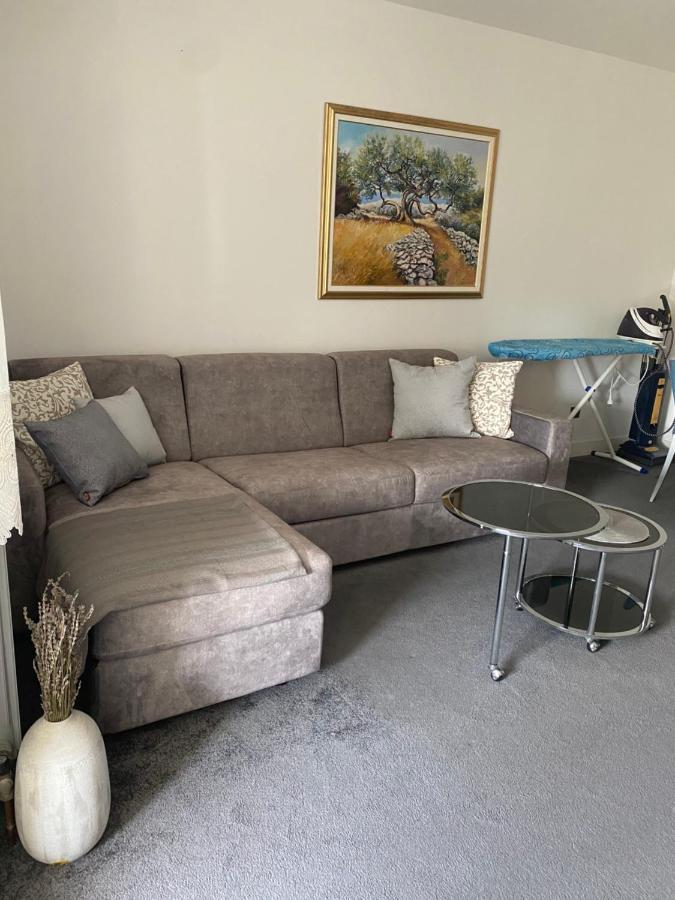 Apartman Njivice Buitenkant foto