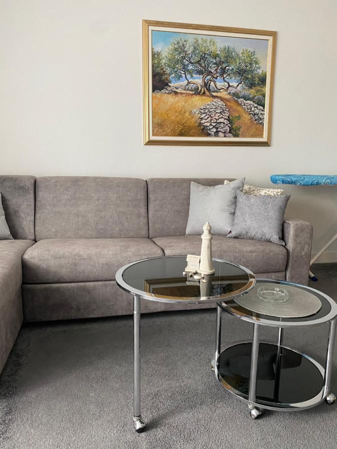Apartman Njivice Buitenkant foto