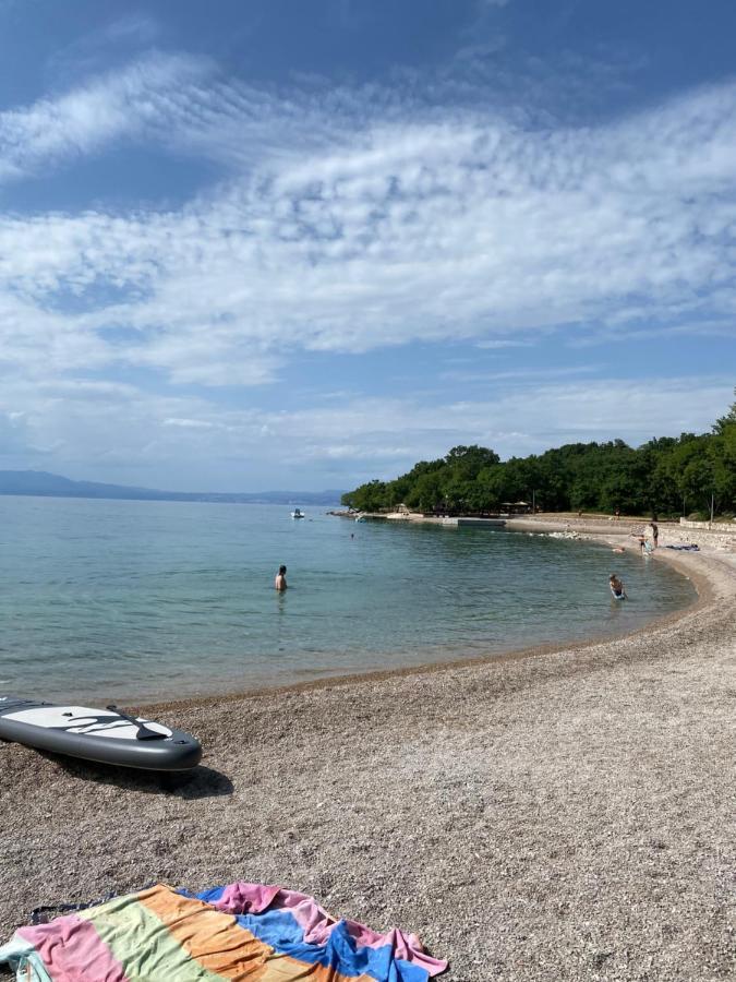 Apartman Njivice Buitenkant foto