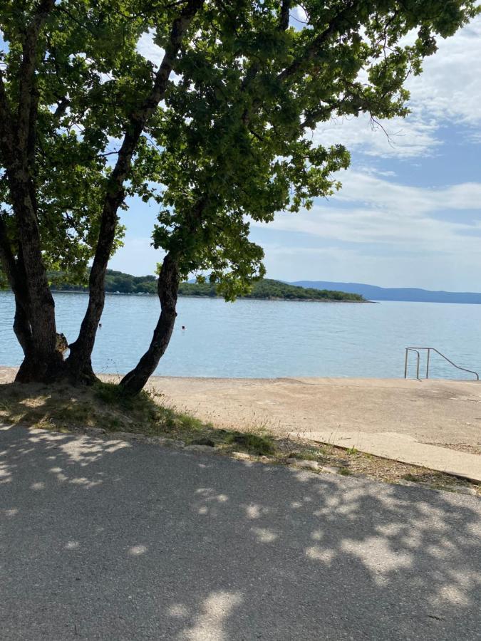 Apartman Njivice Buitenkant foto