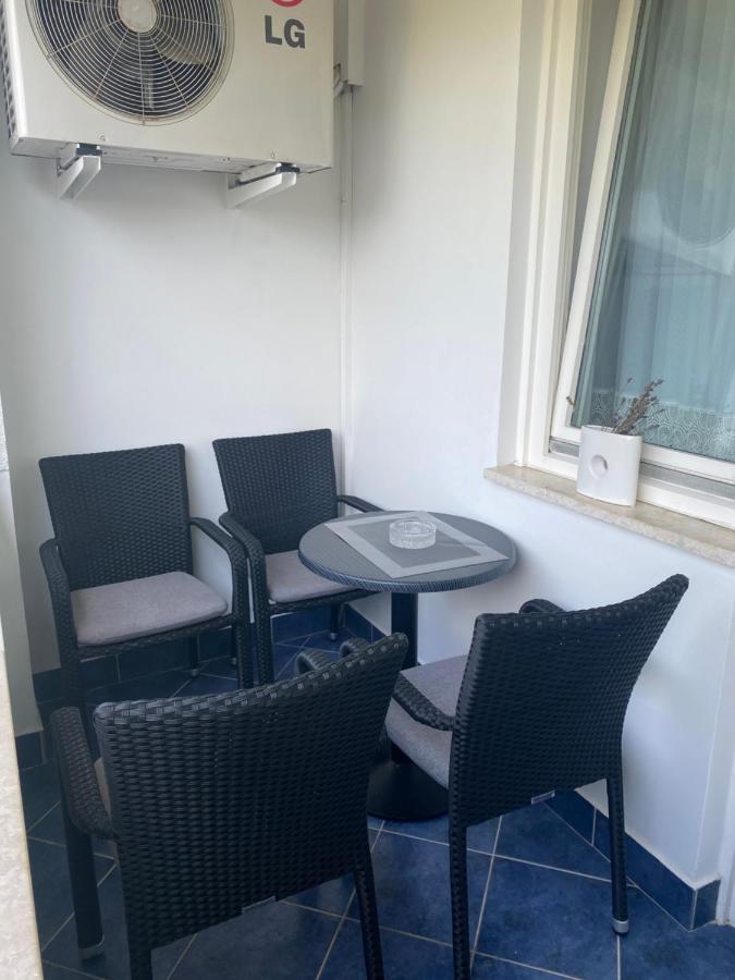 Apartman Njivice Buitenkant foto