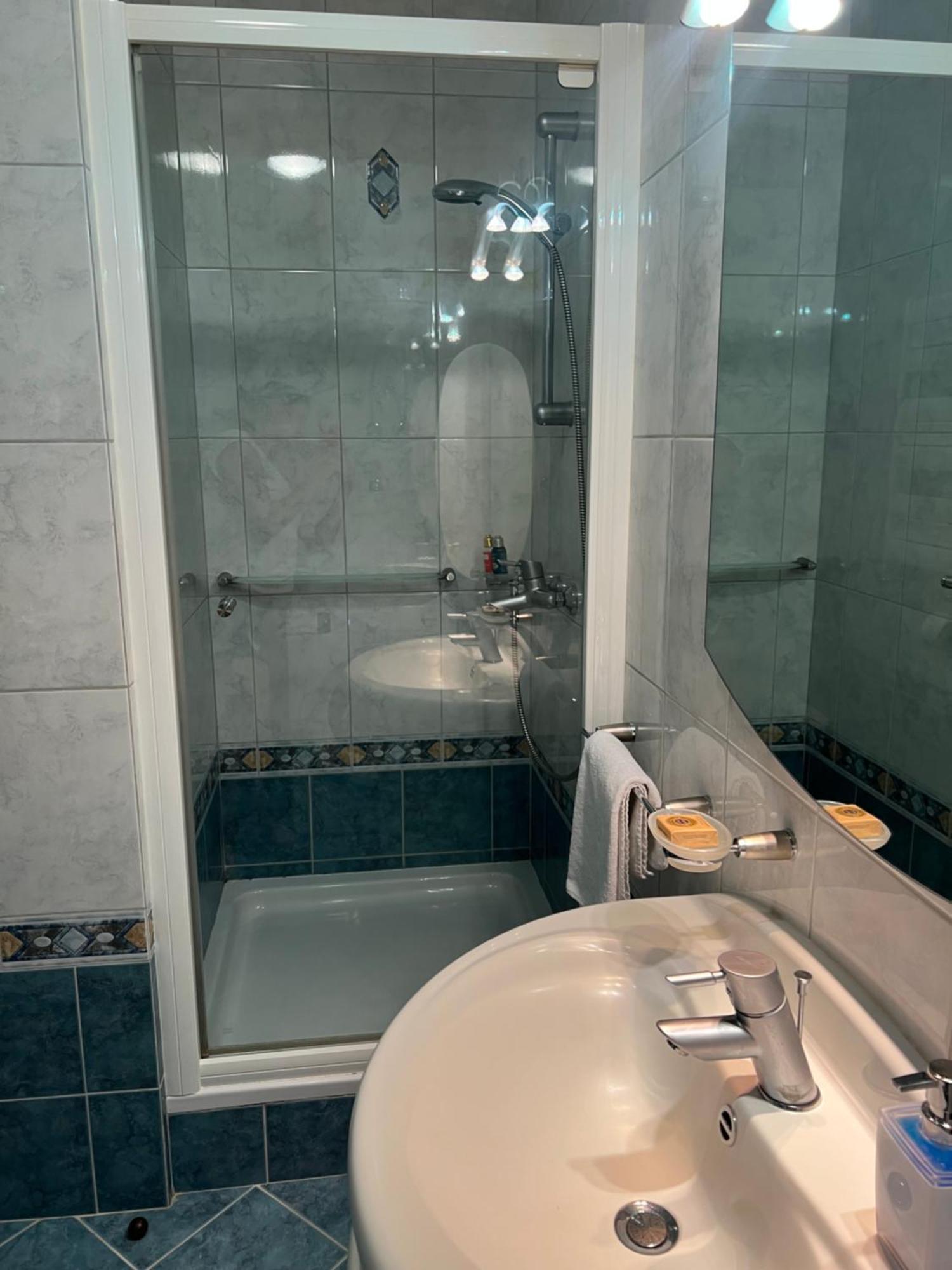 Apartman Njivice Buitenkant foto